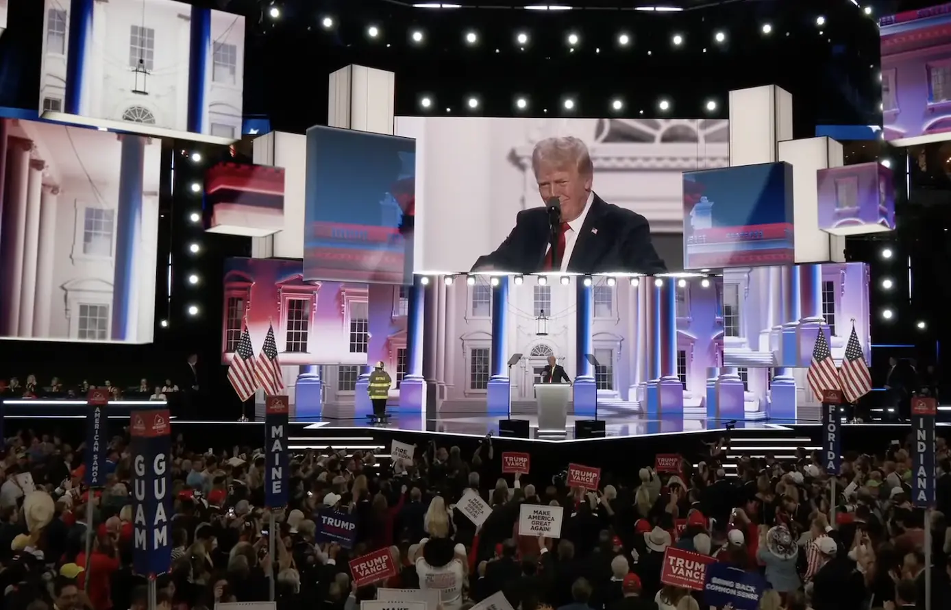 Donald Trump al comenzar el discurso de clausura de Convención Nacional Republicana. Toma de pantalla.