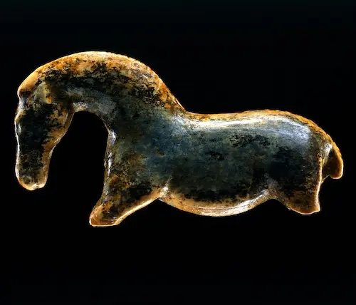 Caballo Vogelherd hecho de marfil de mamut, de alrededor de 40.000 años.